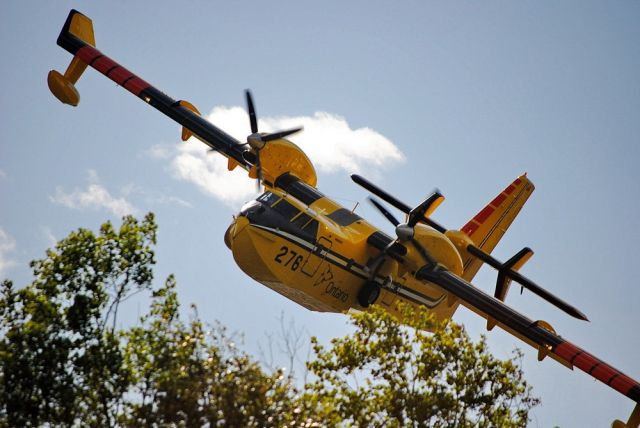 Canadair CL-415 SuperScooper (C-GOGX)