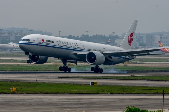 BOEING 777-300ER (B-2089)