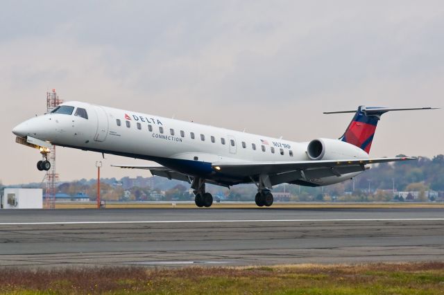 Embraer ERJ-145 (N571RP) - #2 photo of N571RP on FlightAware.Com Delta Connection @ Logan as  CHAUTAUQUA Airlines !