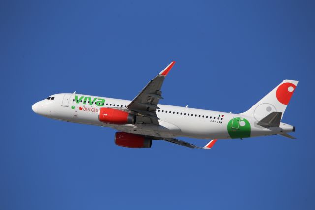 Airbus A320 (XA-VAW)