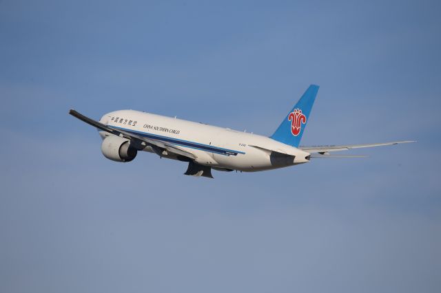 BOEING 777-200LR (B-2042)