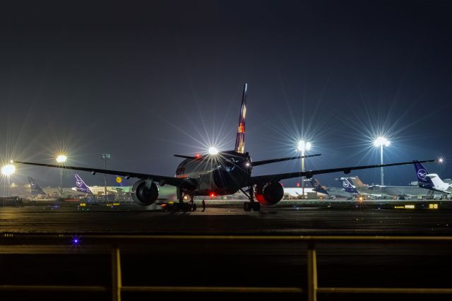 BOEING 777-200LR (N875FD)