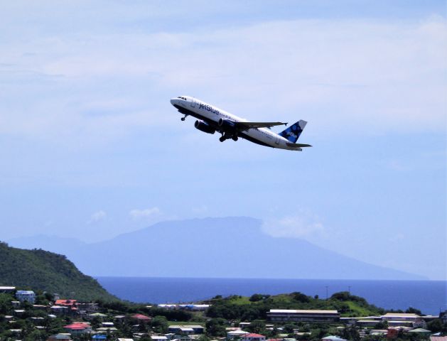 Airbus A320 (N636JB)
