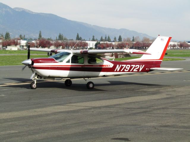 Cessna 177RG Cardinal RG (N7972V) - Taxiing to RWY 8R