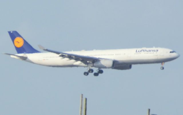 Airbus A330-300 (D-AIKG)
