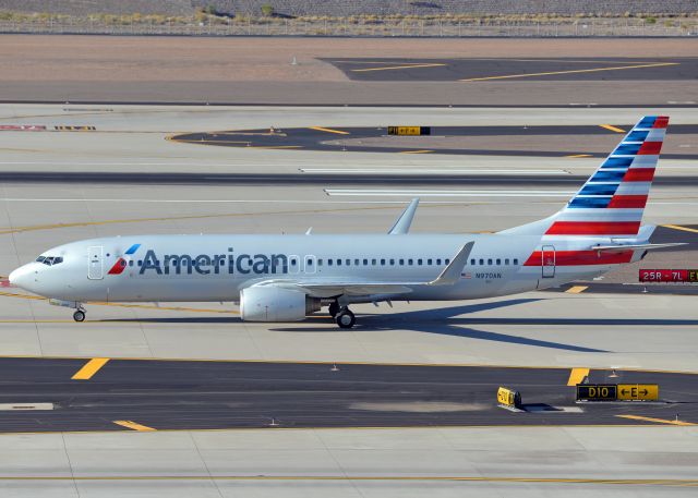 Boeing 737-800 (N970AN)