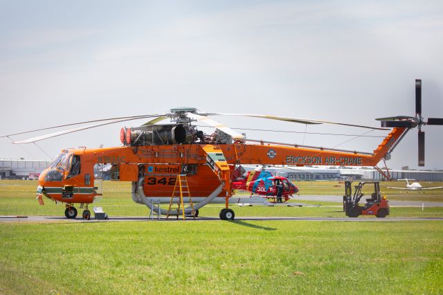 Sikorsky CH-54 Tarhe (N163AC) - N163AC on ground a Moorabbin Airport, Australia. Ready for fire season. 