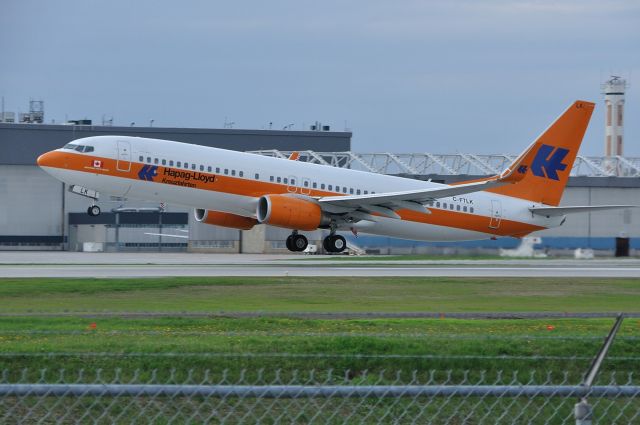 Boeing 737-800 (C-FTLK)