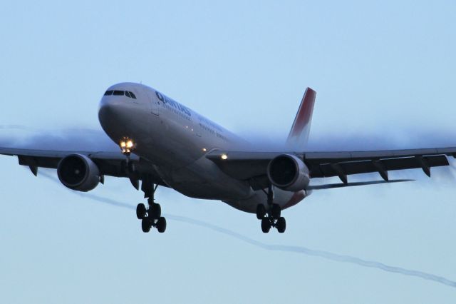 Airbus A330-300 (VH-QPA)