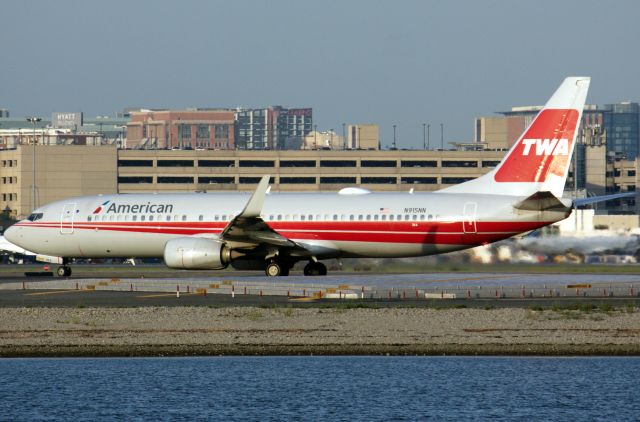 Boeing 737-800 (N915NN)