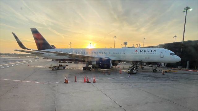 Boeing 757-200 (N823DX) - Getting some engine work done before heading back to ATL