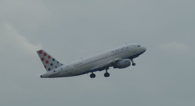 Airbus A319 (9A-CTG) - A319-112 cn767 Take Off RWY18L EHAM 15-07-2012