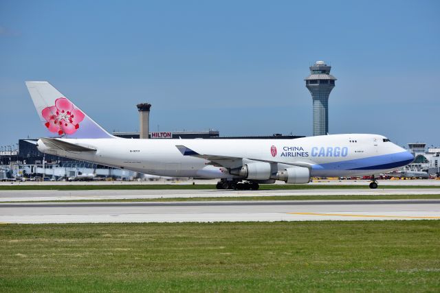 Boeing 747-400 (B-18717)