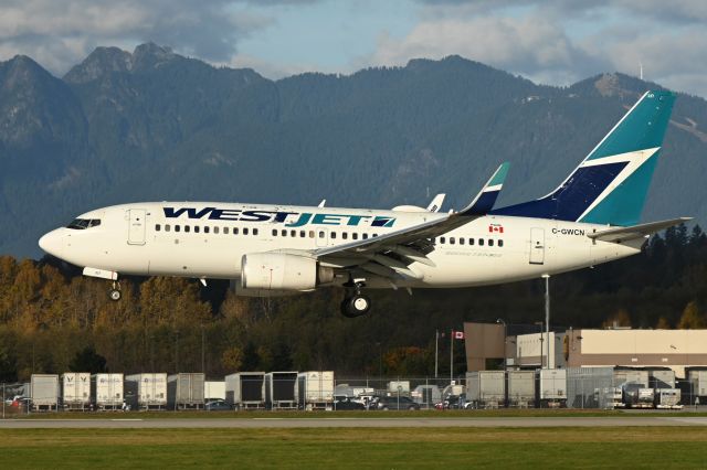 Boeing 737-700 (C-GWCN) - Needs a new paint job