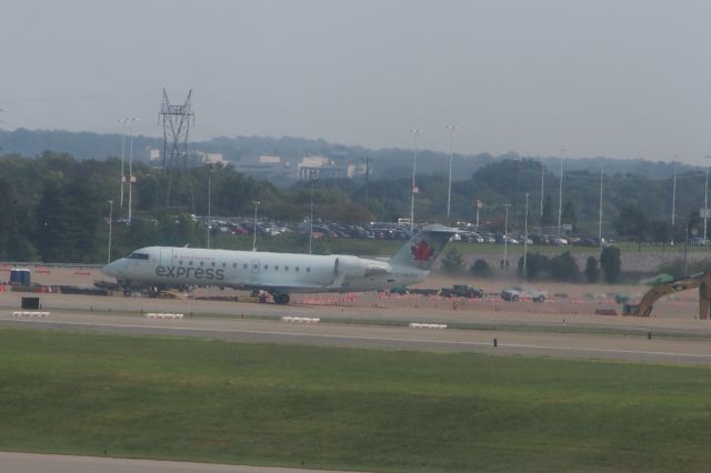 Canadair Regional Jet CRJ-200 (C-GKEM)