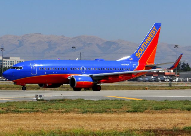 Boeing 737-700 (N453WN) - Turning onto 30L