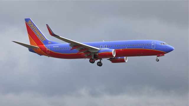 Boeing 737-800 (N8608N) - SWA8700 delivery flight from KBFI on final approach to runway 16R on 1/25/13. ATS will install wifi before the aircraft begins regular service. (LN:4323 c/n 36638).