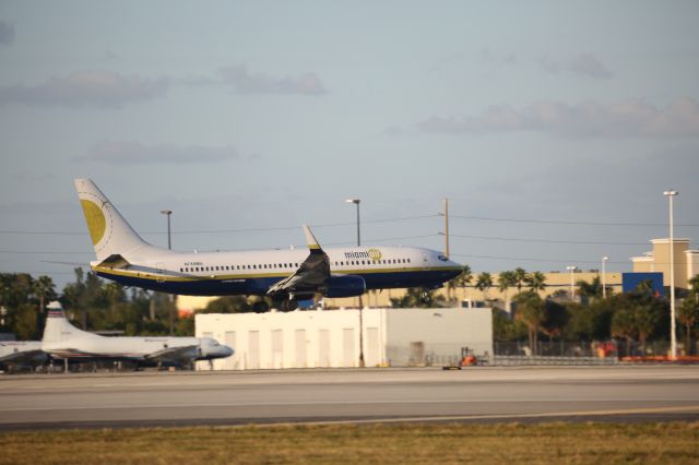 Boeing 737-800 (N749MA)