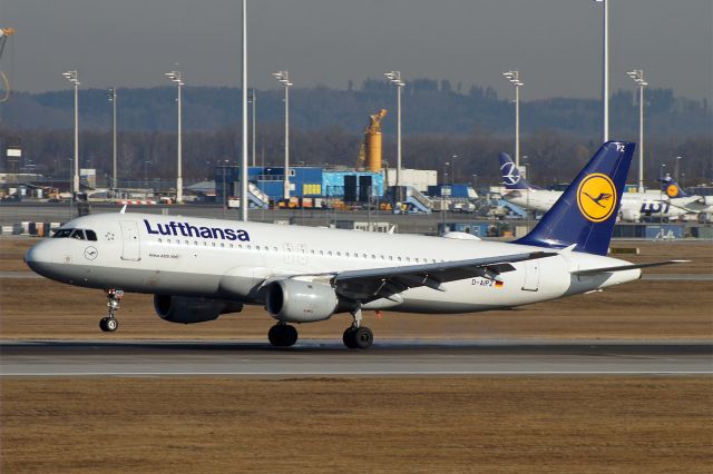 Airbus A320 (D-AIPZ) - Airbus A320-211, Lufthansa, D-AIPZ, EDDM Airport München Franz Josef Strauss, 19. Febr. 2019