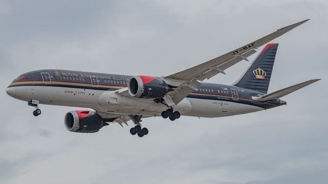 Boeing 787-8 (JY-BAF) - July 19, 2018, Chicago IL -- This Royal Jordanian 787-8, call-sign "Jordanian 263", is arriving at Chicago International Airport from Amman, Jordan.