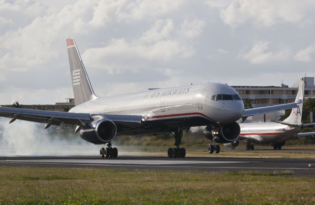 Boeing 757-200 (N936UW)