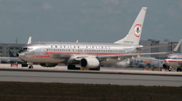 Boeing 737-800 (N951AA)