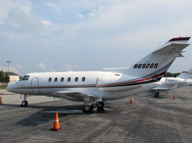 Hawker 800 (N892QS) - Stand up cabin. Netjets.