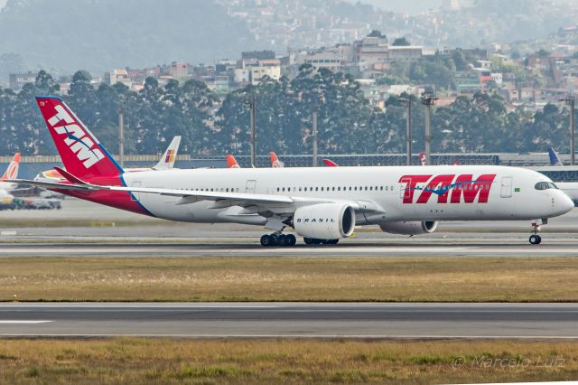 Airbus A350-900 (PR-XTB) - LATAM Brasil (Operated by TAM Linhas Aereas) - Airbus A350-941br /Registration: PR-XTBbr /br /São Paulo (GRU) / Miami (MIA)br /br /Foto tirada em: 25/06/2016br /Fotografia: Marcelo Luiz 