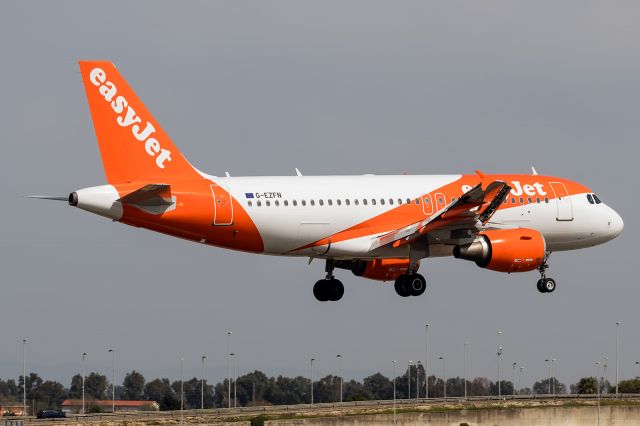 Airbus A319 (G-EZFN)