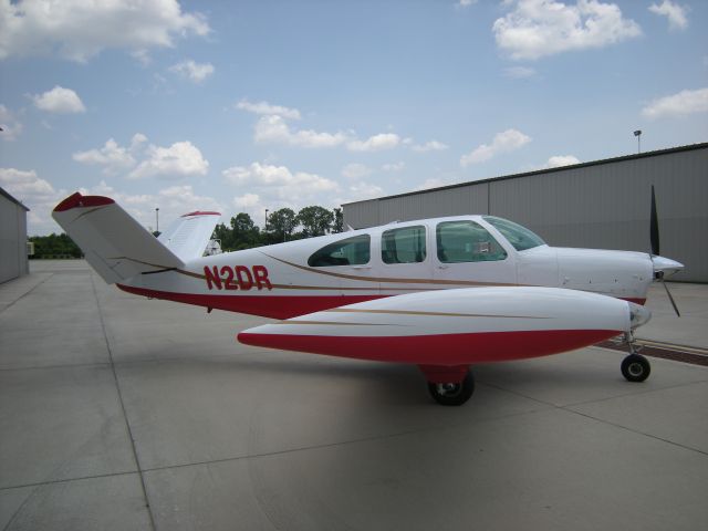 Beechcraft 35 Bonanza (N2DR)