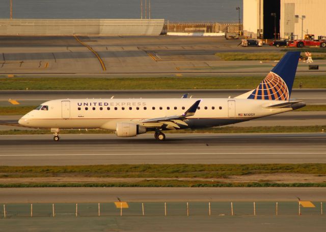 Embraer 175 (N110SY)