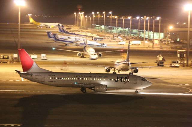 BOEING 737-400 (JA8523)