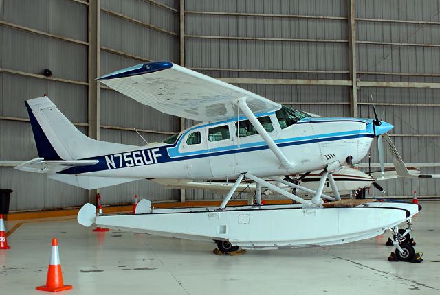 Cessna 206 Stationair (N756UF)