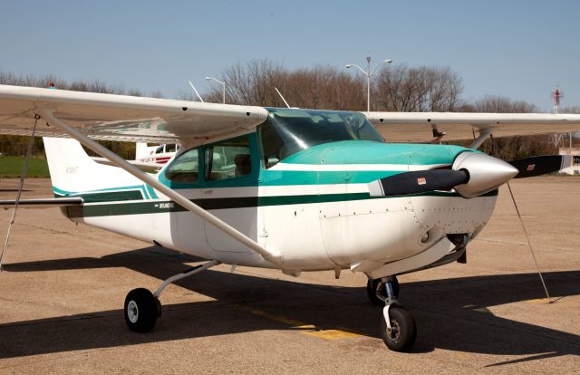 Cessna Skylane RG (N738VT)