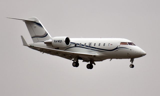 Bombardier Challenger 300 (XA-NDY)