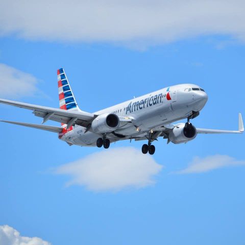 Boeing 737-700 (N810NN)