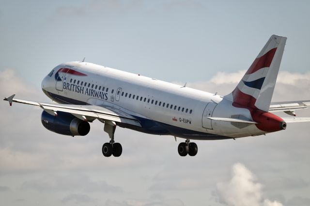 Airbus A319 (G-EUPW) - 19th April, 2025: Spottersplaats Polderbaan view of flight BA 433 heading out to London Heathrow from rwy 36L at Amsterdam's Schiphol Airport. The rudder seems to have lost its colors! 