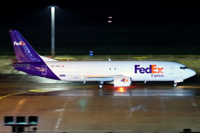 BOEING 737-400 (OE-IBW)