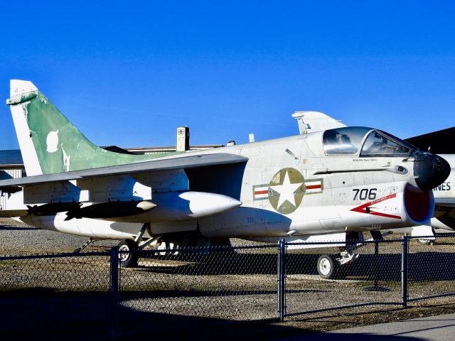 VOUGHT TA-7 Corsair 2 (15-6739)