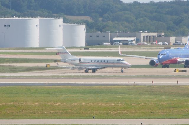 Bombardier Challenger 300 (N21FE)