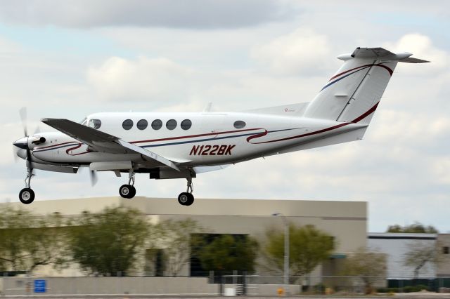 Beechcraft Super King Air 200 (N122BK)