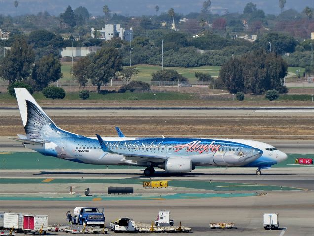 Boeing 737-800 (N559AS) - Salmon Thirty Salmon II- Scimitar wingtips