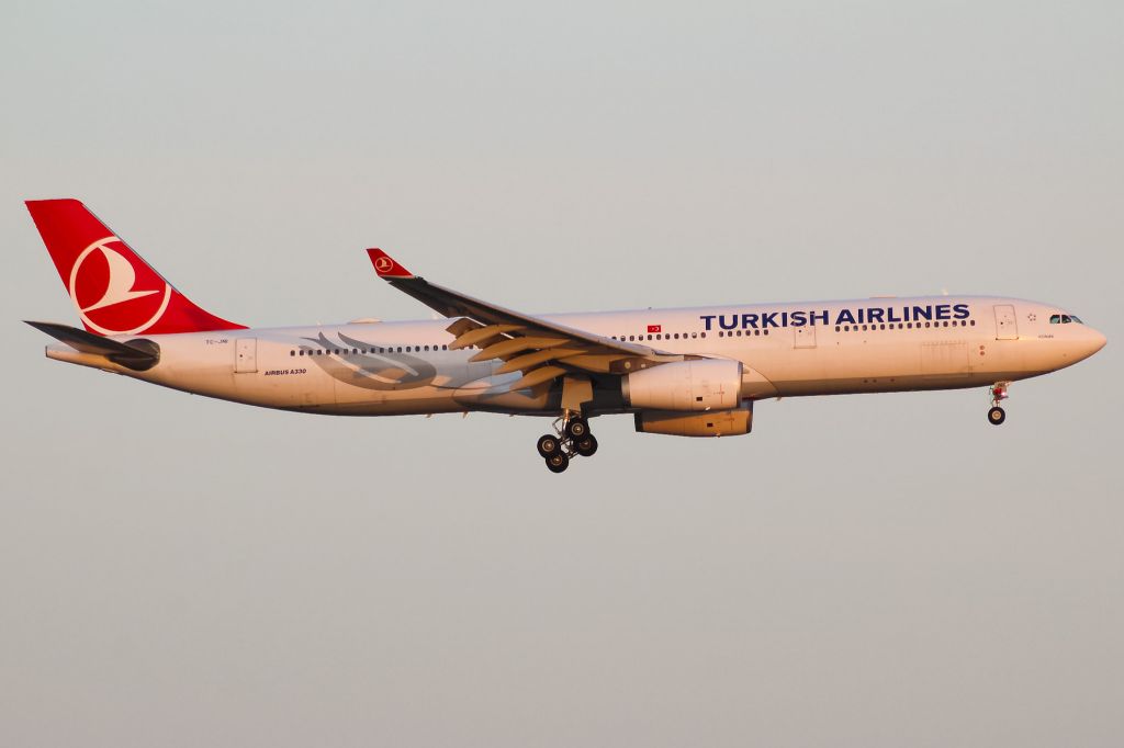 Airbus A330-300 (TC-JNI)