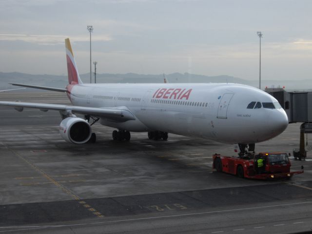 Airbus A340-600 (EC-LEV)