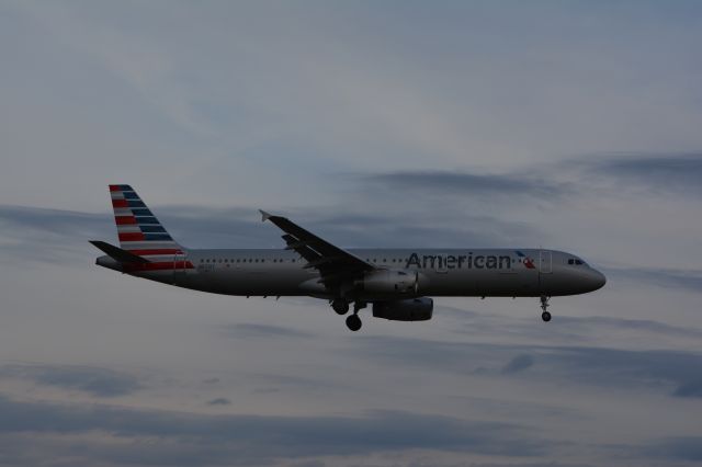 Airbus A321 (N971UY)