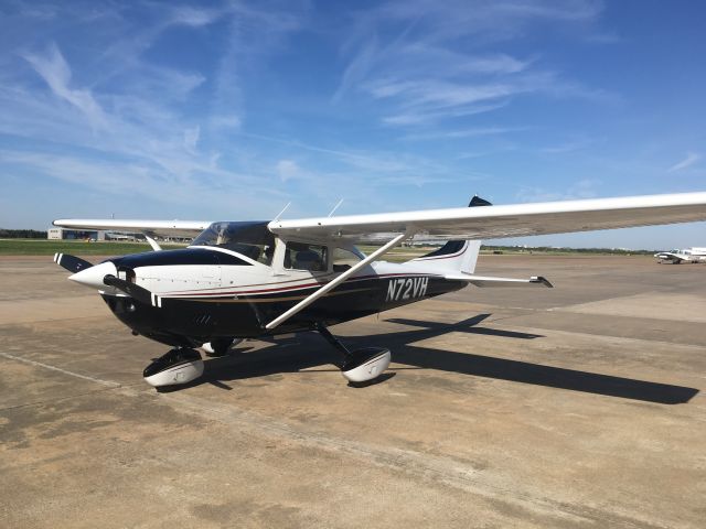 Cessna Skylane (N72VH)