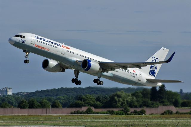 BOEING 757-300 (TC-SNC) - Boeing 757-2Q8  SunExpress  EDDS Stuttgart Echterdingen Germany  26.August 2010