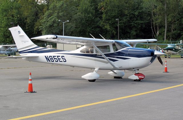 Cessna Skylane (N85ES)