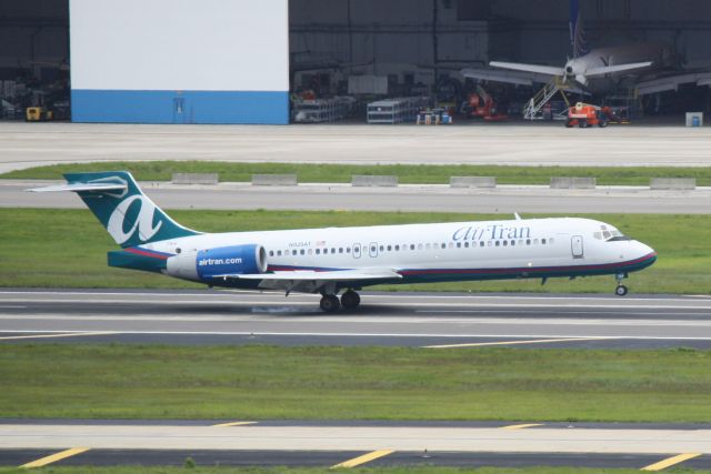 Boeing 717-200 (N929AT) - AirTran Flight 253 (N929AT) arrives on Runway 19L at Tampa International Airport following a flight from Hartsfield-Jackson Atlanta International Airport