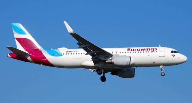 Airbus A320 (D-AIZT) - Taken from the threshold of 29L